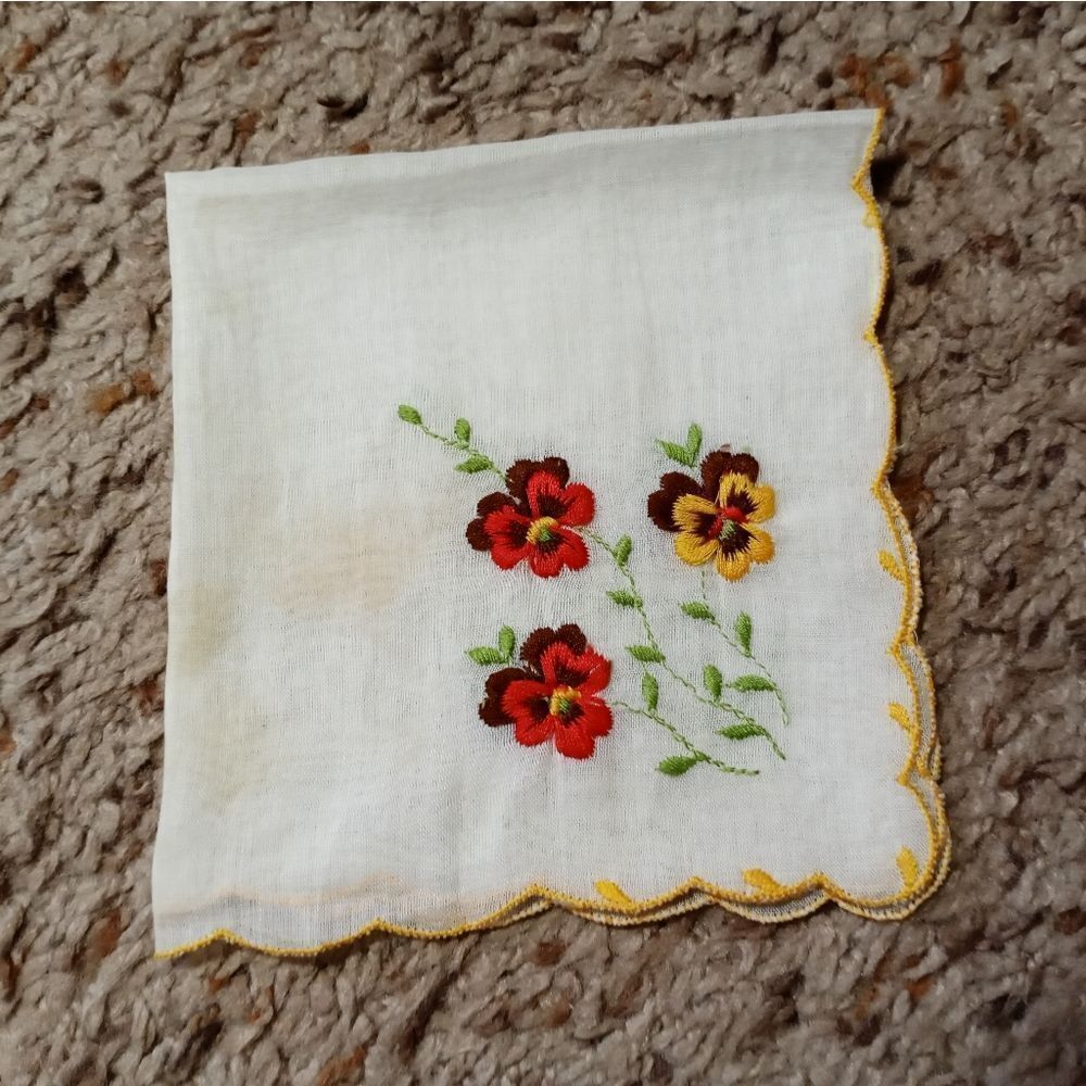 Pansies handkerchief - Picture 5 of 5